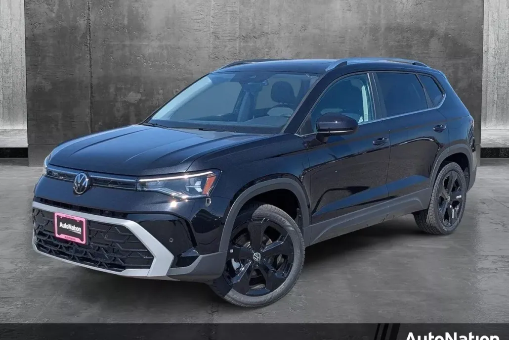2025 Volkswagen Taos SEL photo 1