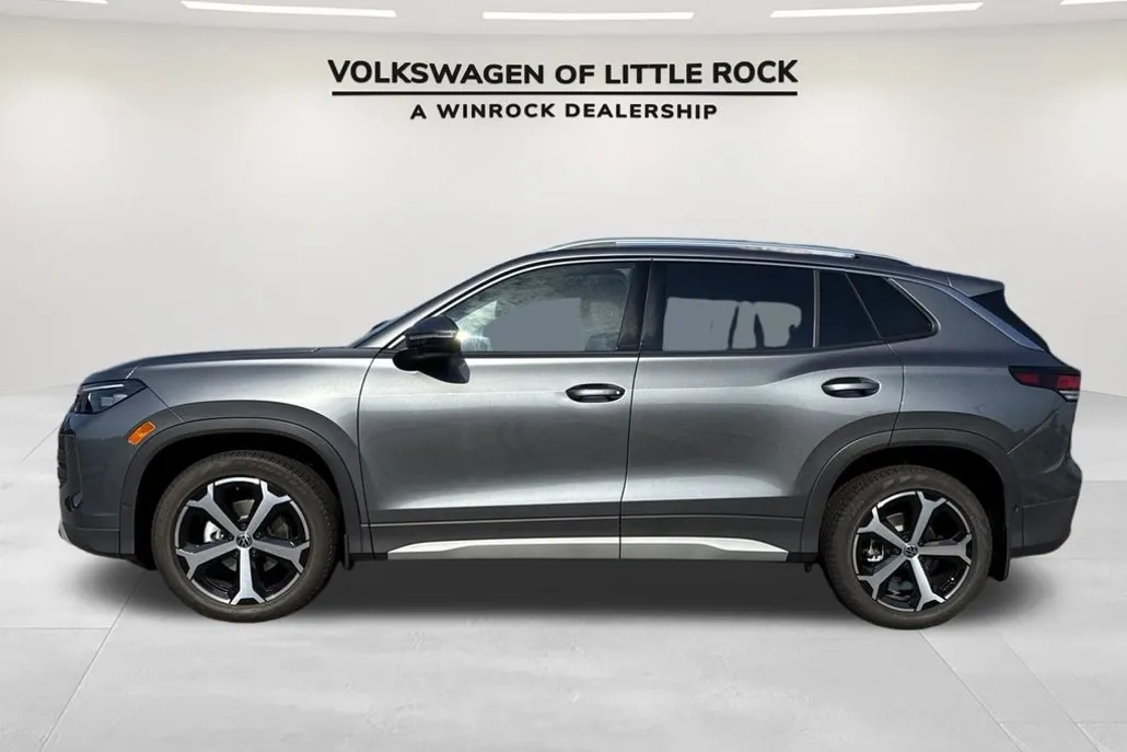 2025 Volkswagen Tiguan SE photo 1