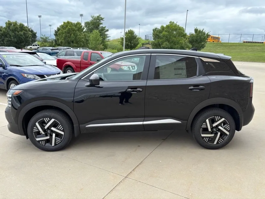 2025 Nissan Kicks SV photo 1