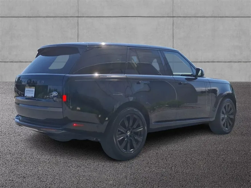 2023 Land Rover Range Rover SE photo 1