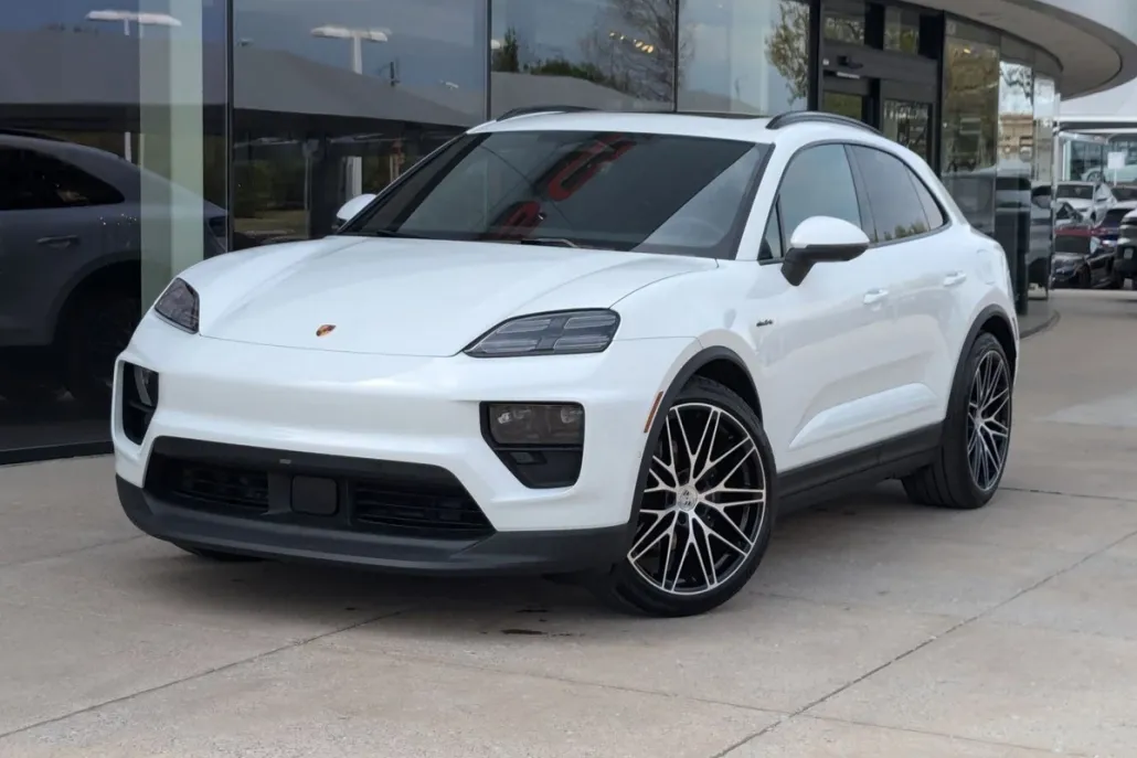 2024 Porsche Macan Electric 4 photo 1