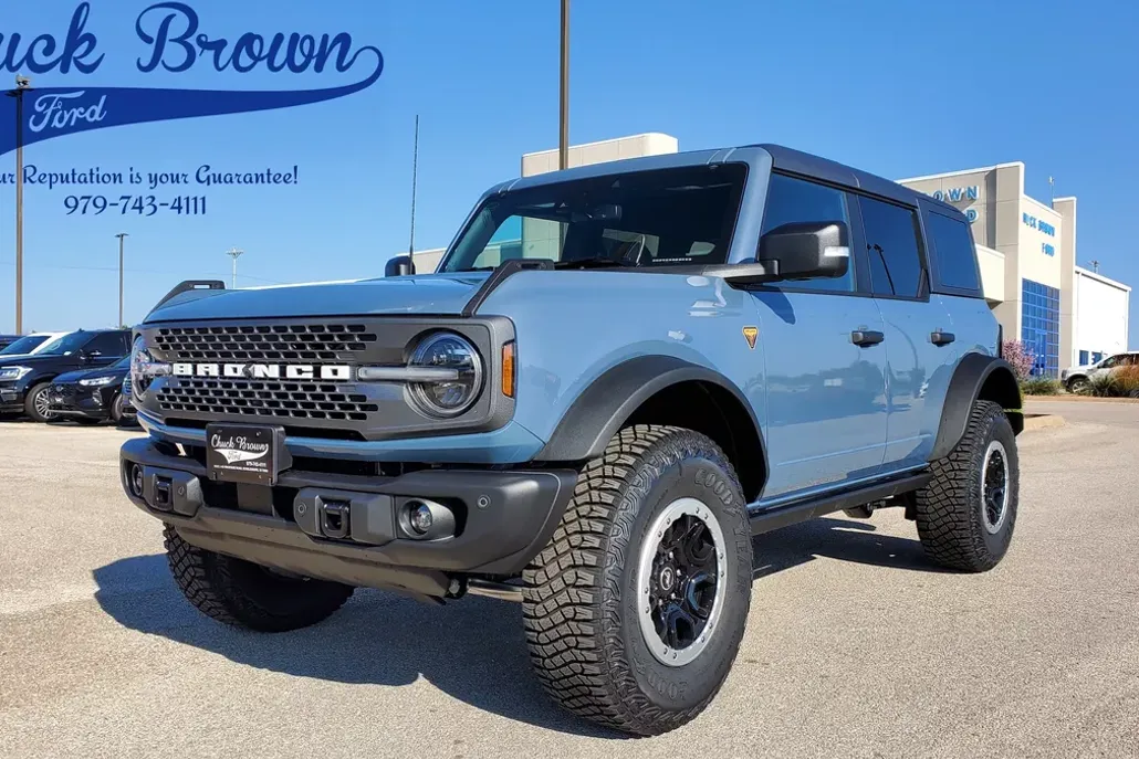 2023 Ford Bronco Badlands photo 1