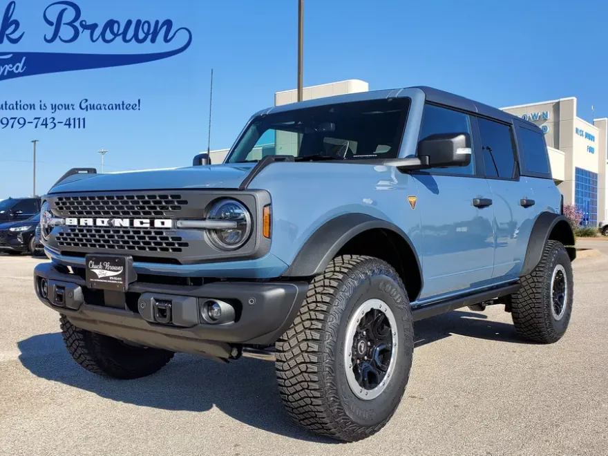 2023 Ford Bronco Badlands photo 1
