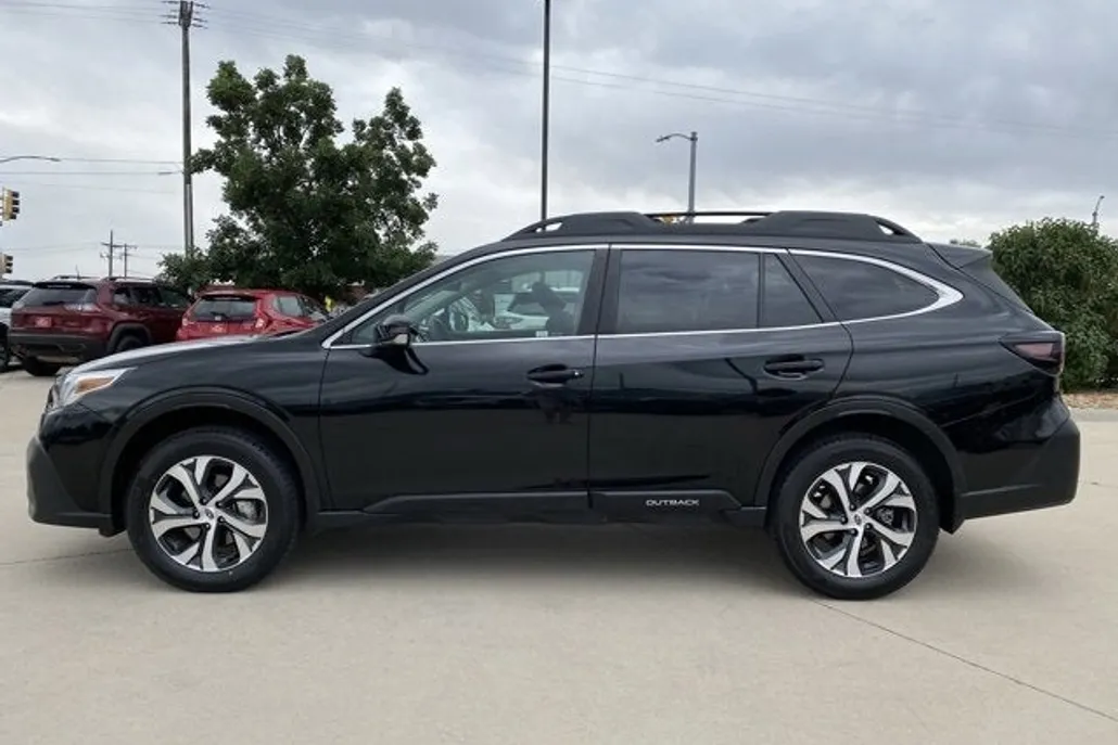 2022 Subaru Outback Limited photo 1