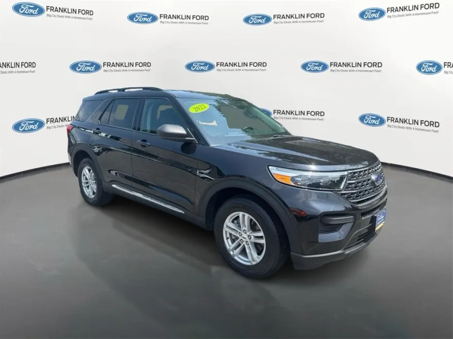 2022 Ford Explorer XLT photo 1