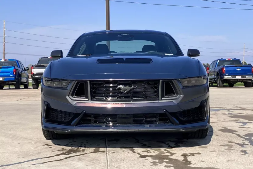 2025 Ford Mustang Dark Horse photo 1