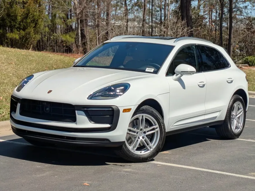 2025 Porsche Macan T photo 1