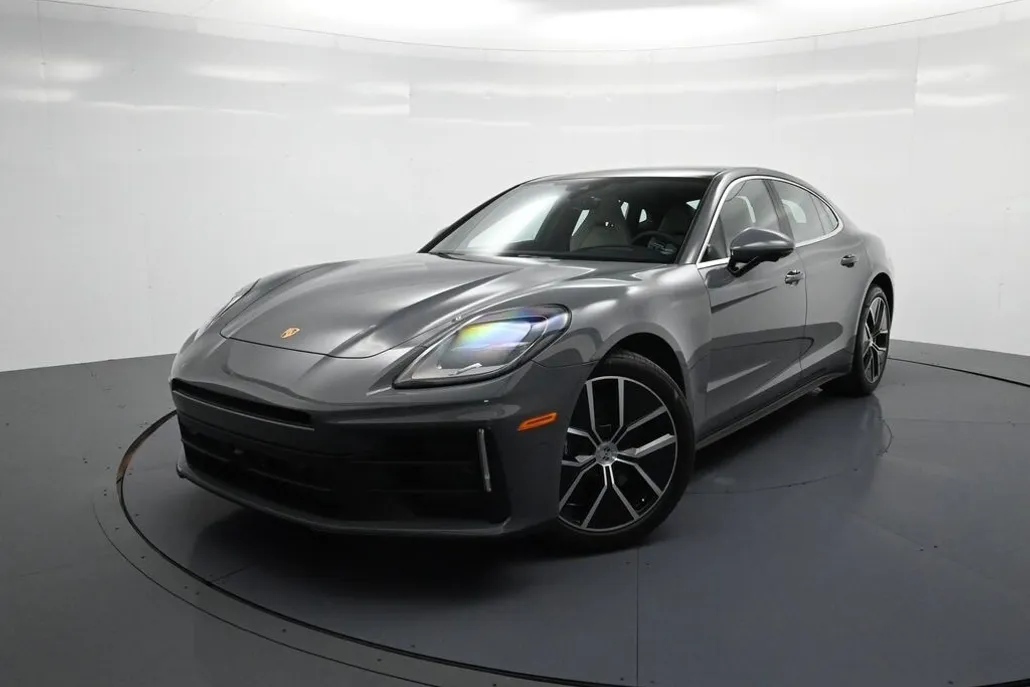 2025 Porsche Panamera 4 photo 1