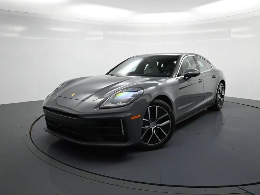 2025 Porsche Panamera 4 photo 1