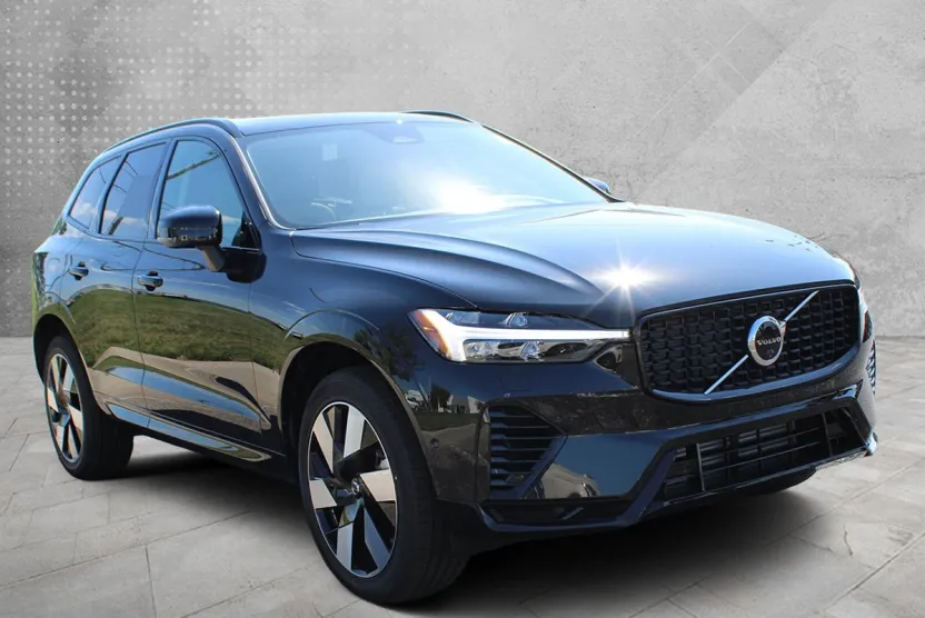2025 Volvo XC60 T8 Plus photo 1