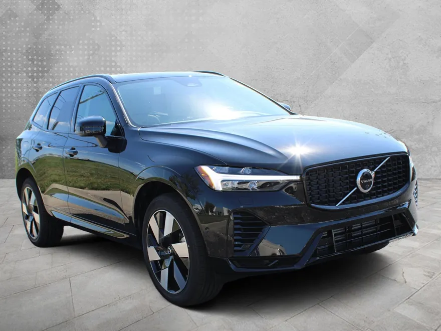 2025 Volvo XC60 T8 Plus photo 1
