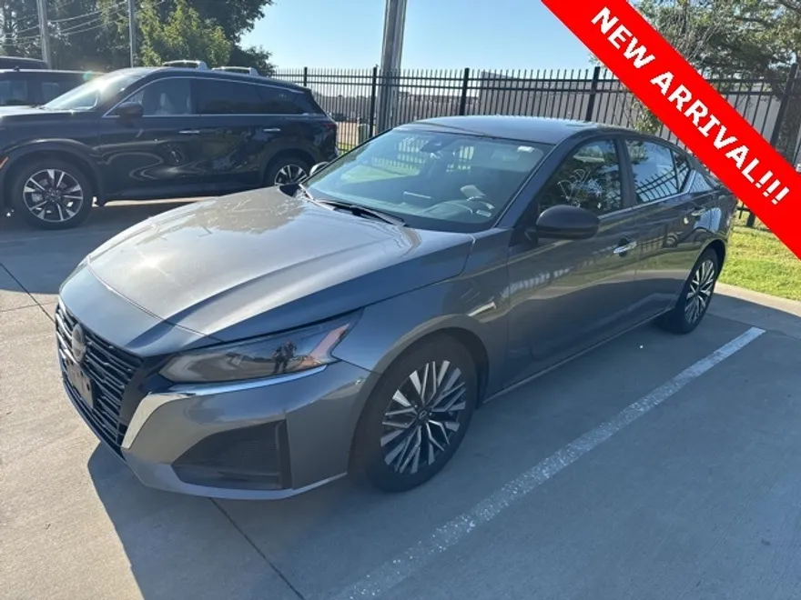 2024 Nissan Altima 2.5 SV photo 1