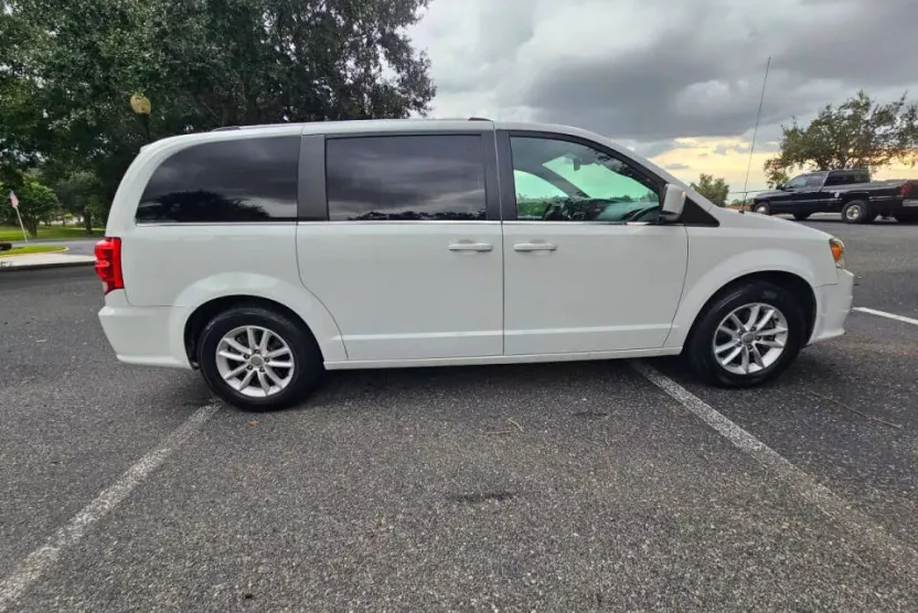 2019 Dodge Grand Caravan SXT photo 1