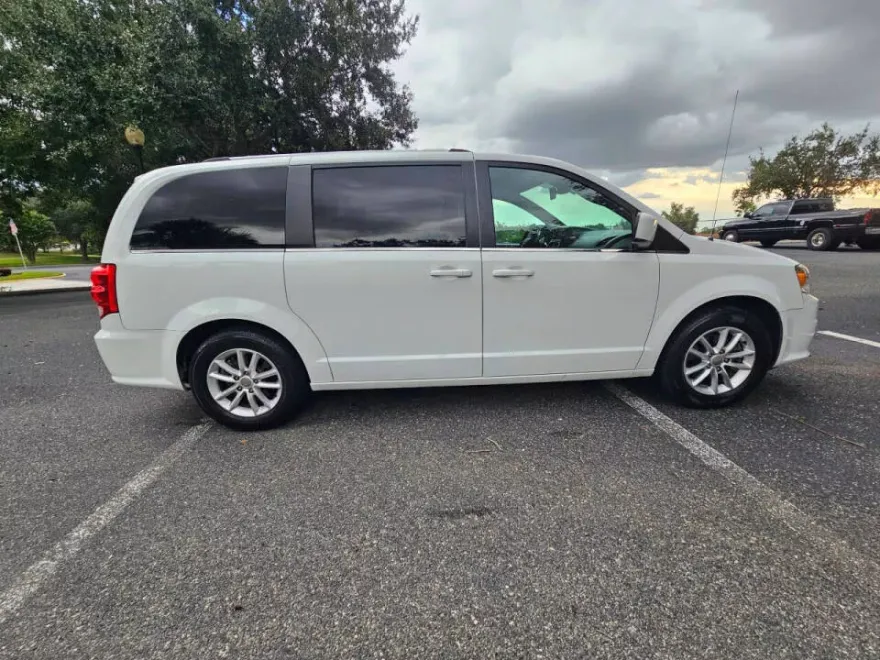 2019 Dodge Grand Caravan SXT photo 1