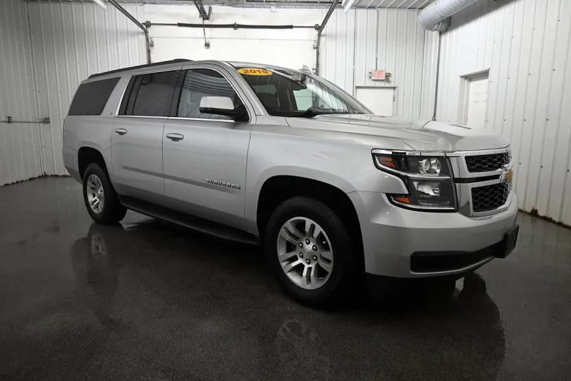 2019 Chevrolet Suburban LT photo 1