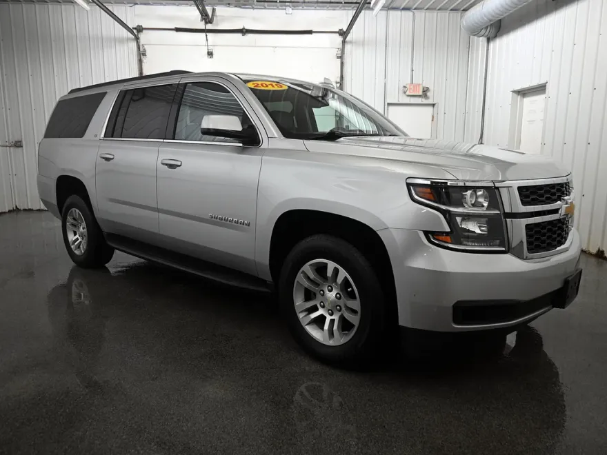 2019 Chevrolet Suburban LT photo 1