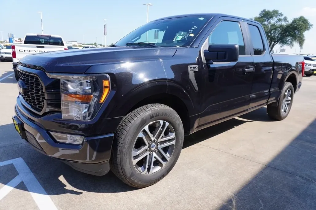 2023 Ford F-150 XL photo 1