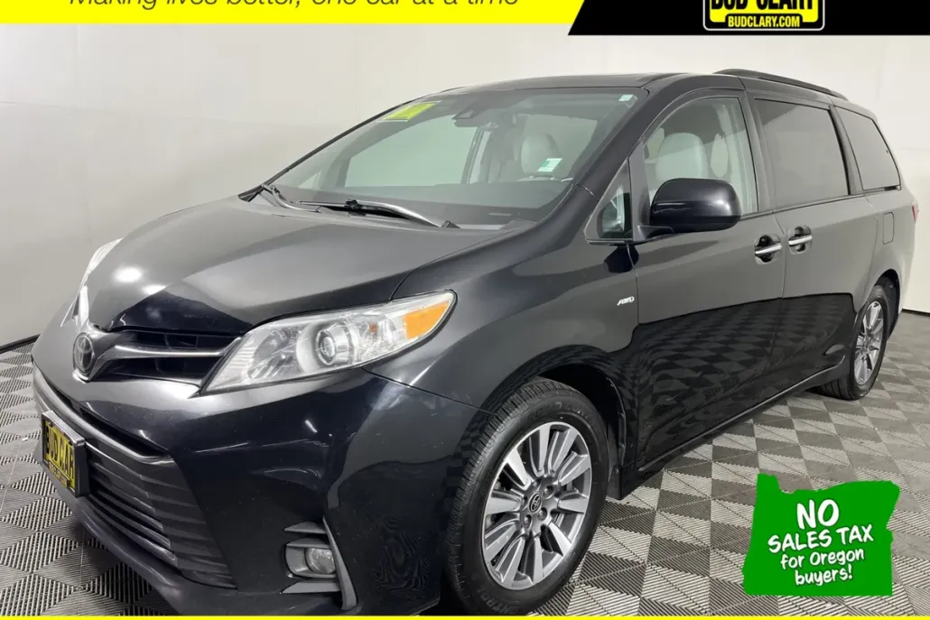 2020 Toyota Sienna XLE photo 1