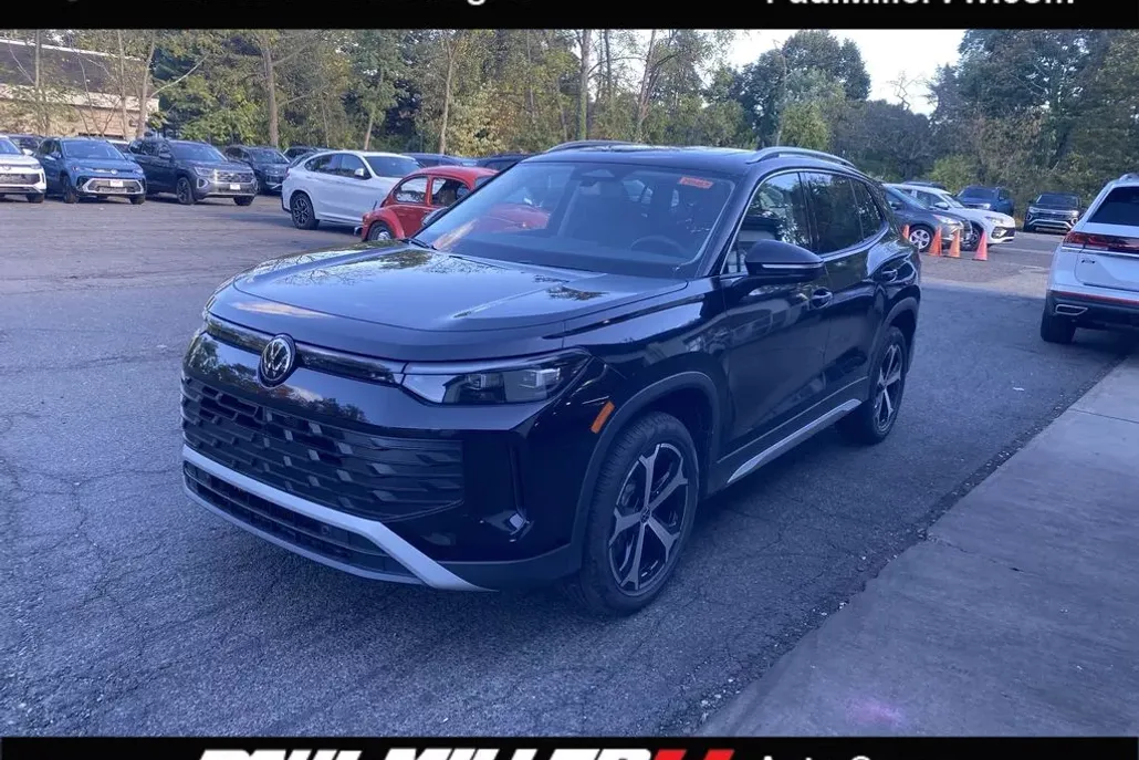 2025 Volkswagen Tiguan SE photo 1