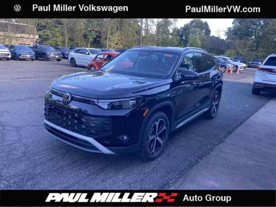 2025 Volkswagen Tiguan SE photo 1