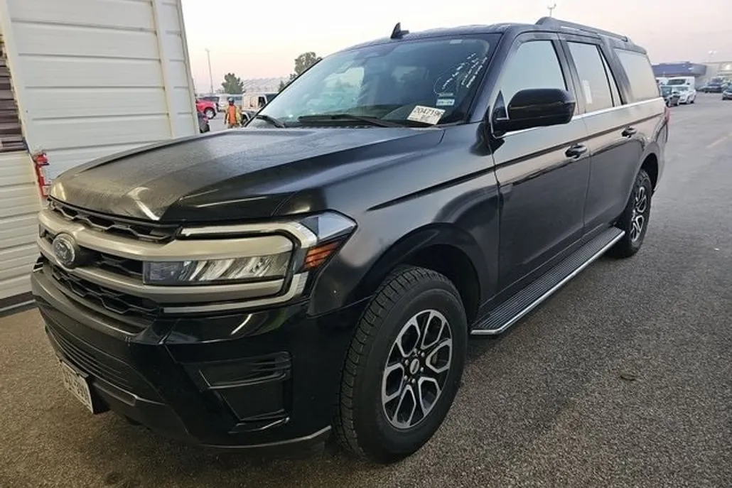 2023 Ford Expedition MAX XLT photo 1