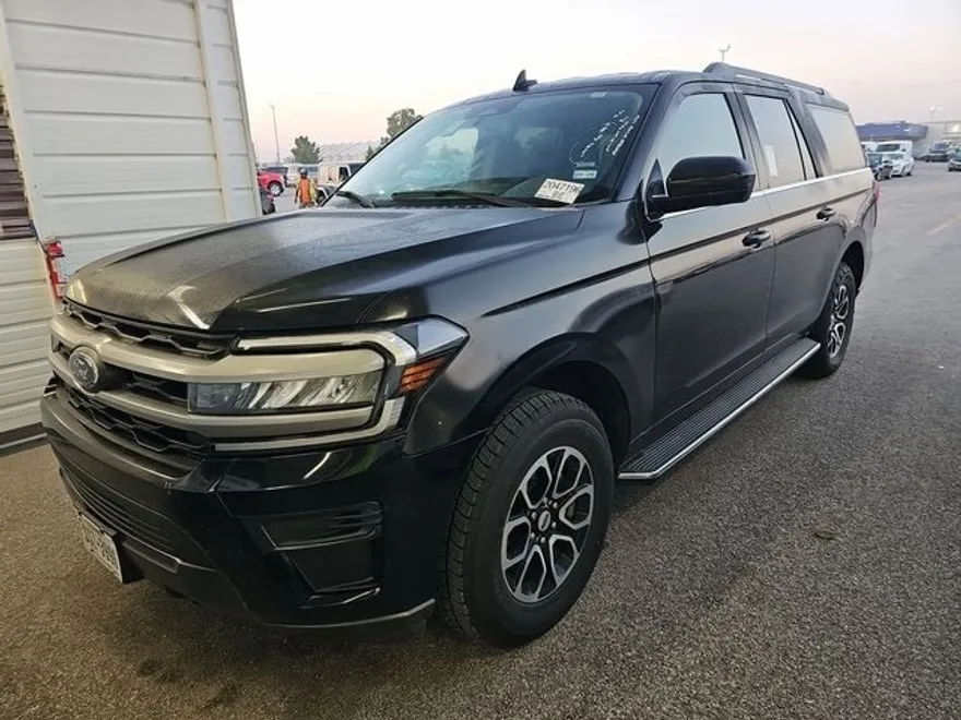 2023 Ford Expedition MAX XLT photo 1