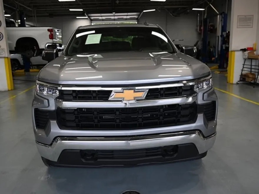 2024 Chevrolet Silverado 1500 LT photo 1
