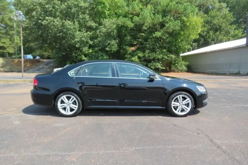 2014 Volkswagen Passat SE photo 1