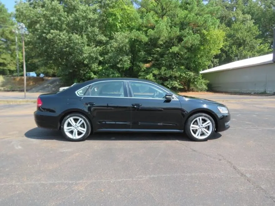 2014 Volkswagen Passat SE photo 1