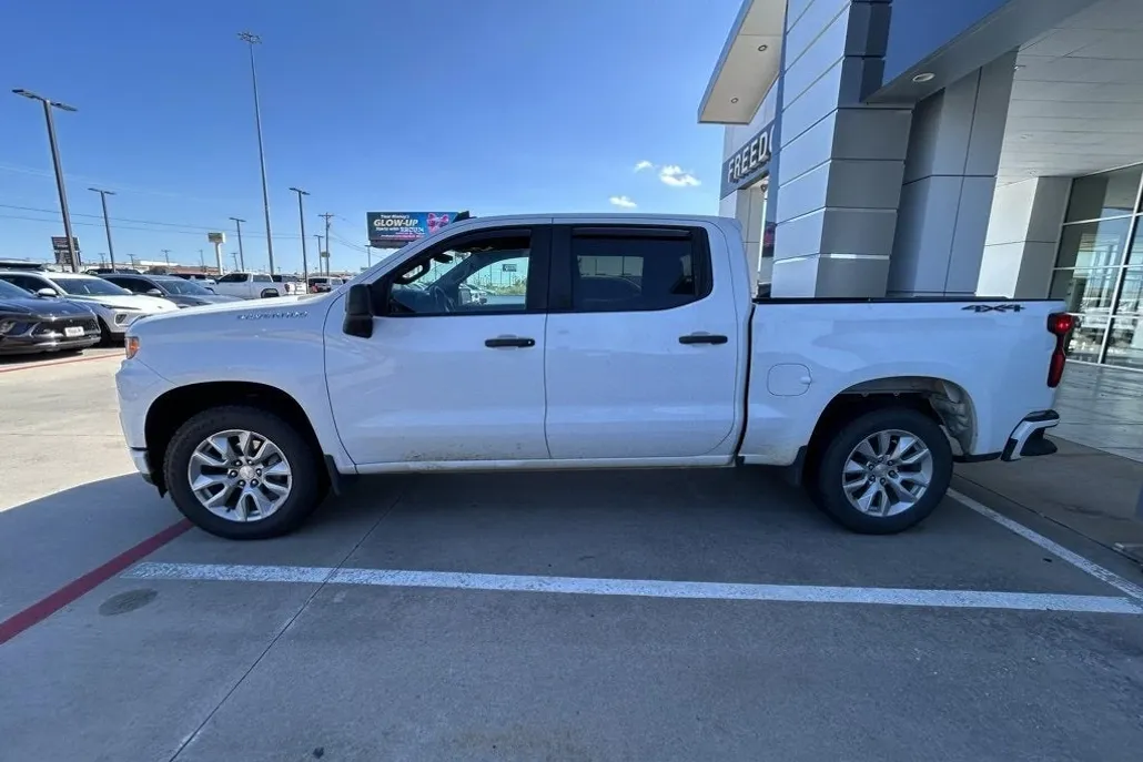 2021 Chevrolet Silverado 1500 Custom photo 1