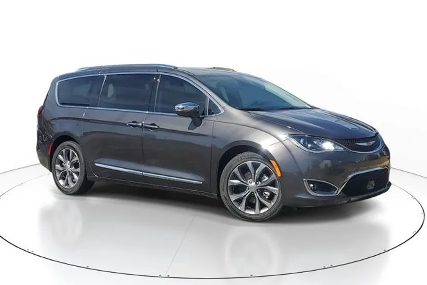 2020 Chrysler Pacifica Limited photo 1
