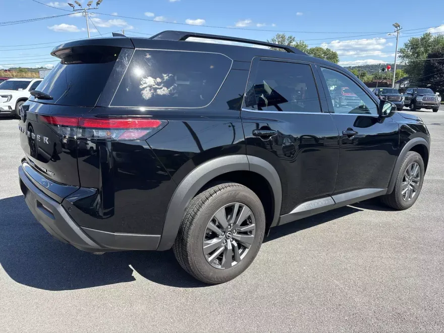 2024 Nissan Pathfinder SV photo 1
