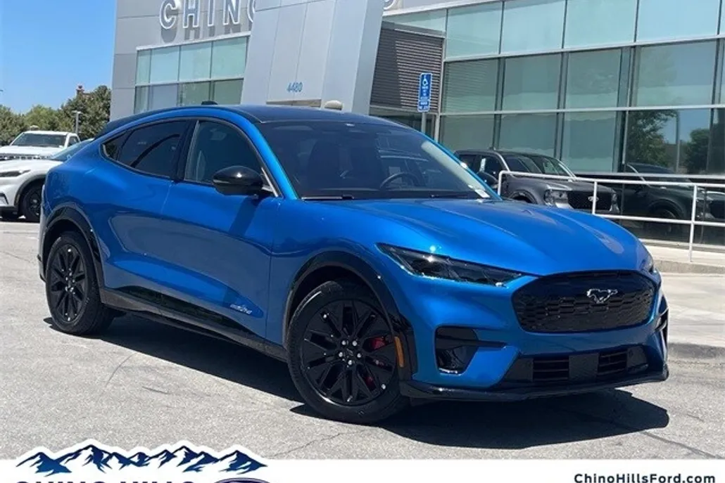 2025 Ford Mustang Mach-E Premium photo 1