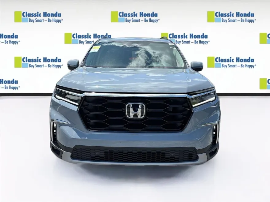 2025 Honda Pilot Touring photo 1