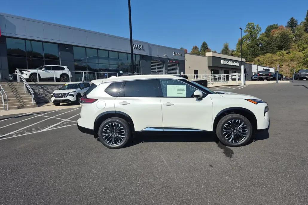 2026 Nissan Rogue Platinum photo 1
