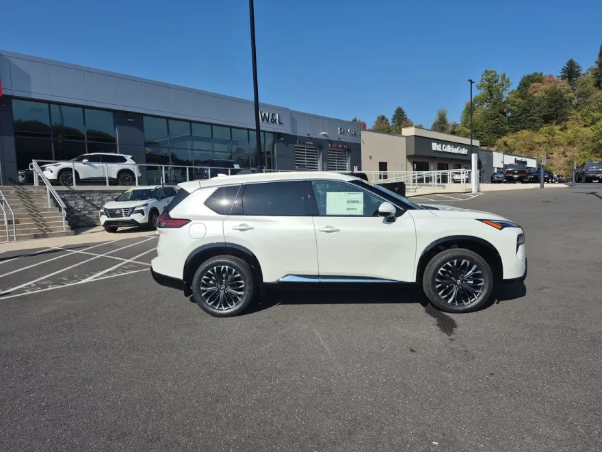 2026 Nissan Rogue Platinum photo 1