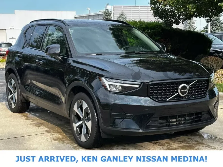 2024 Volvo XC40 Core photo 1