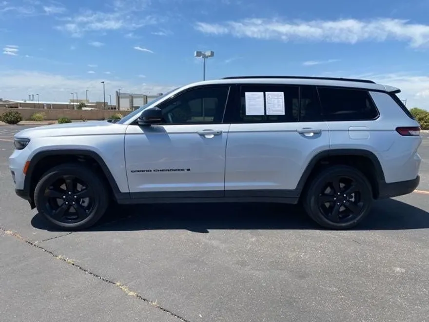 2023 Jeep Grand Cherokee Altitude photo 1