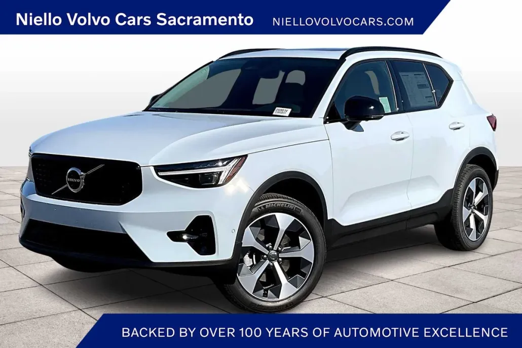 2026 Volvo XC40 Plus photo 1