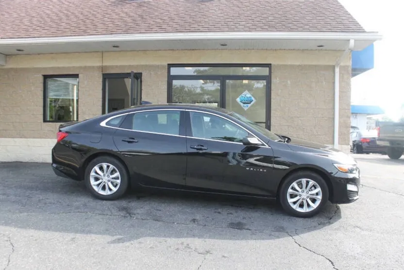 2024 Chevrolet Malibu 1LT photo 1