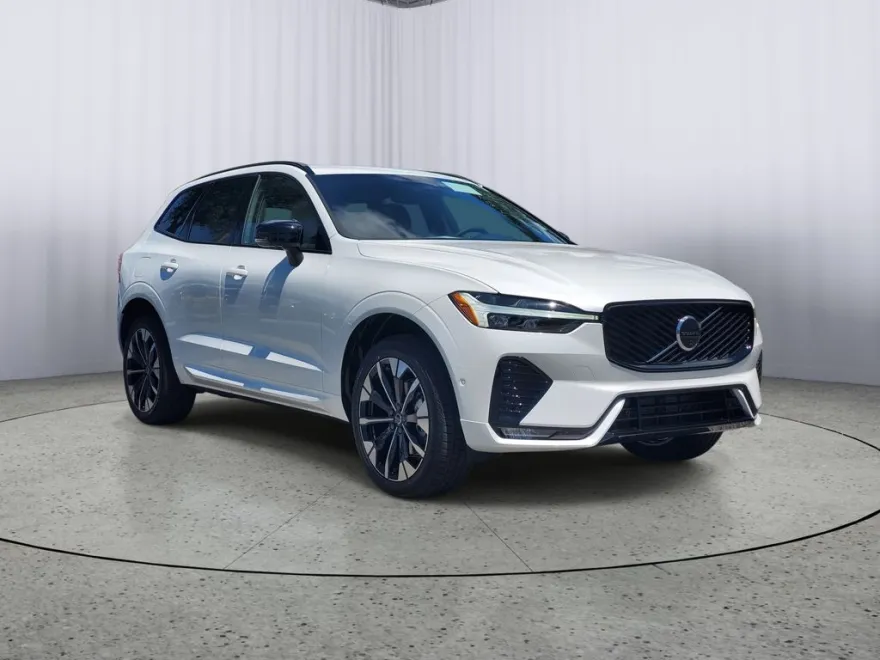 2026 Volvo XC60 B5 Plus photo 1