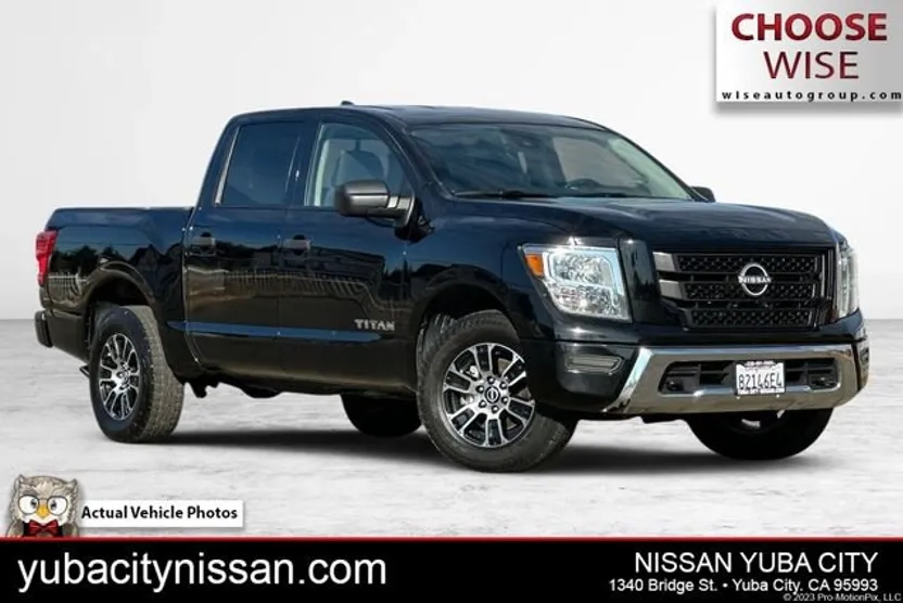 2023 Nissan Titan Platinum Reserve photo 1