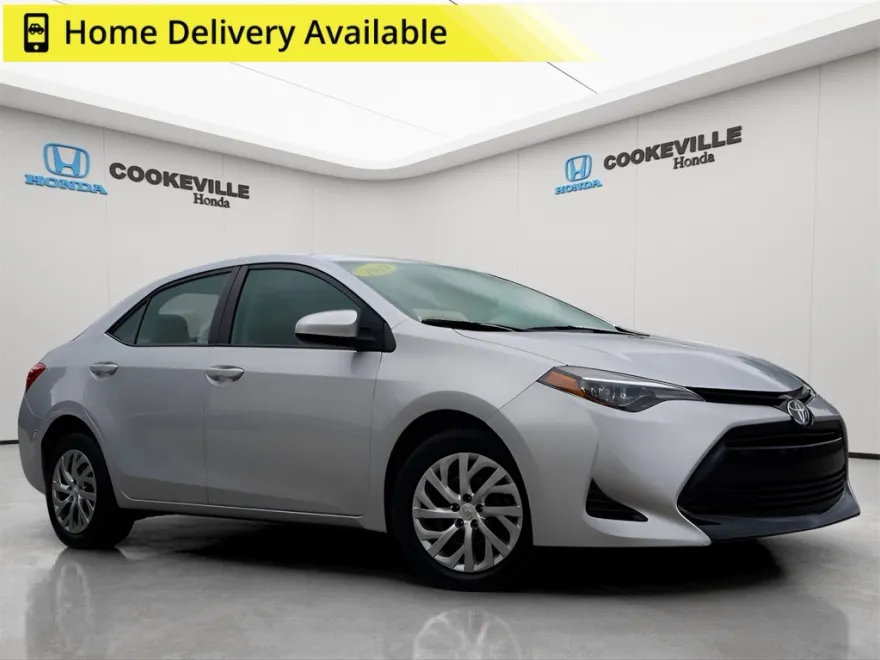 2019 Toyota Corolla LE photo 1