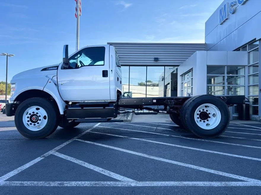 2026 Ford F-650 photo 1