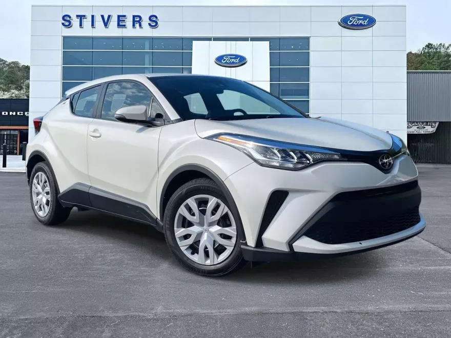 2020 Toyota C-HR LE photo 1