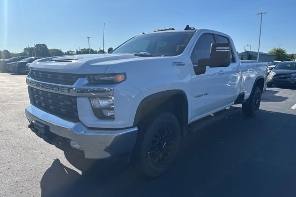 2023 Chevrolet Silverado 3500HD LT photo 1