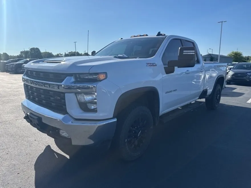 2023 Chevrolet Silverado 3500HD LT photo 1