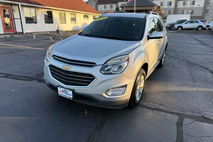 2016 Chevrolet Equinox LT photo 1