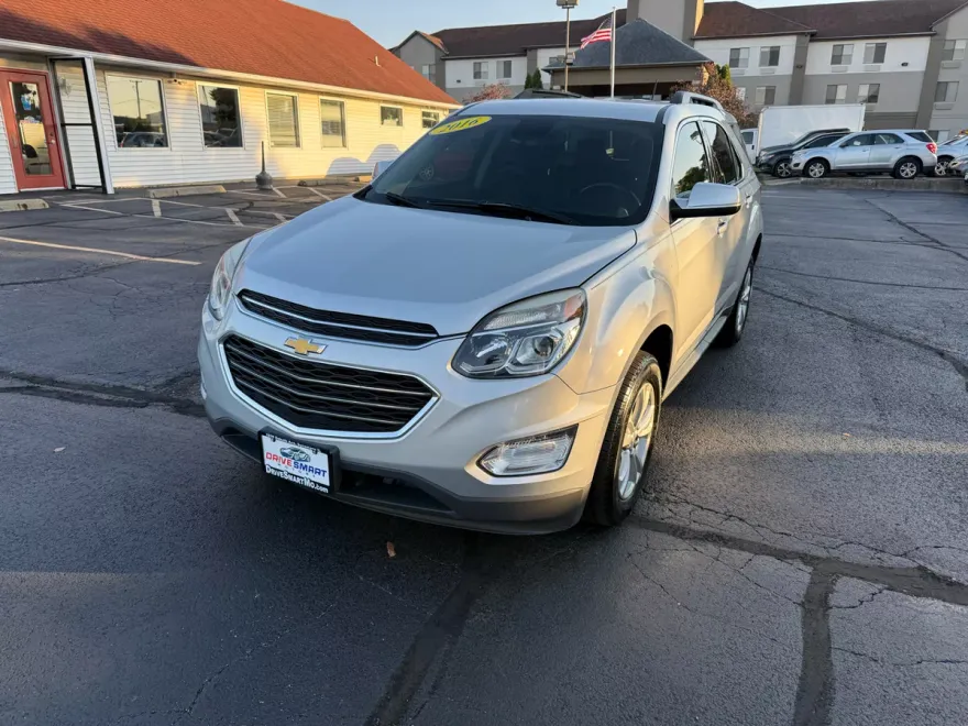 2016 Chevrolet Equinox LT photo 1