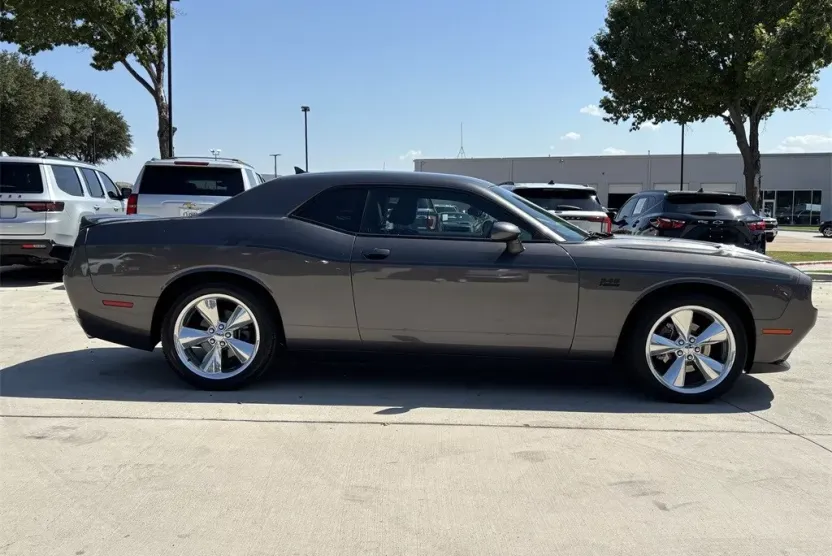 2015 Dodge Challenger SXT Plus photo 1